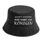 Preview: Party Hut, Bucket Hat, Fischer Hut, Hut bedruckt mit Spruch: Kniet nieder hier kommt die Königin, der König