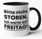 Preview: Schwarzweiße oder weiße Tasse "Bitte nicht stören. Ich warte auf Freitag!"