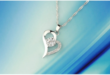 Halskette mit Herz und Strass Steinen