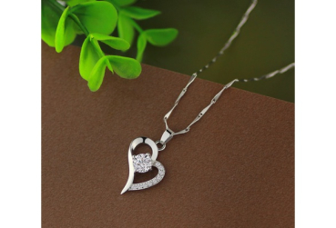 Halskette mit Herz und Strass Steinen