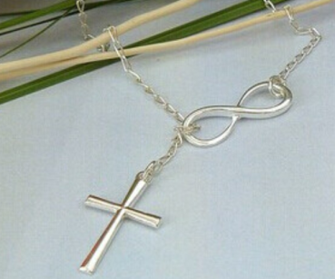 Halskette mit Kreuz und Unendlichkeitszeichen