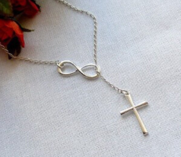 Halskette mit Kreuz und Unendlichkeitszeichen