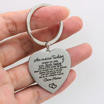 Preview: Herz Schlüsselanhänger Herzform-Schlüsselanhänger „An meine Tochter“ – Liebevolle Gravur von Mama