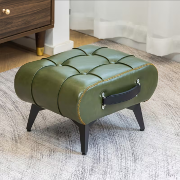 Preview: Design-Fußhocker aus Öl-Wachs-Fauxleder – Kompakt, Stabil, mit Holzfüßen