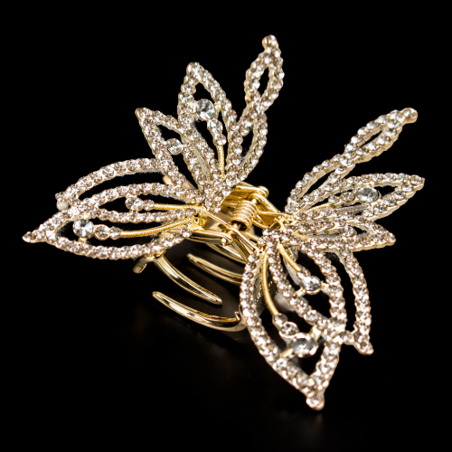 Edle Haarspange im Schmetterlingsdesign mit funkelnden Strasssteinen und Perlendetails – stilvolles Accessoire für elegante Frisuren