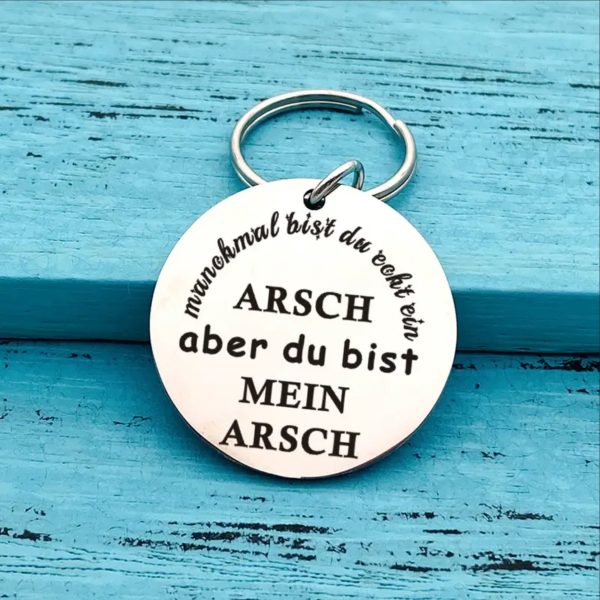 Runder Metall Schlüsselanhänger mit Gravur "Manchmal bist du echt ein Arsch aber du bist mein Arsch"