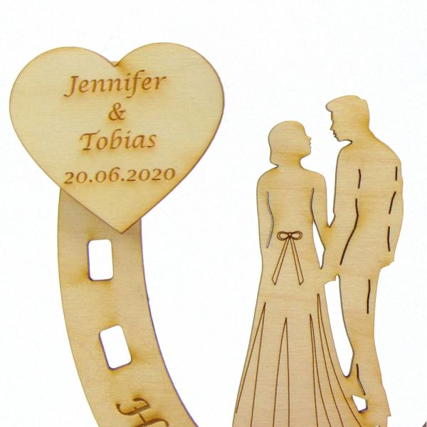 Holz Geldgeschenk Brautpaar von hinten im Hufeisen, Personalisiert