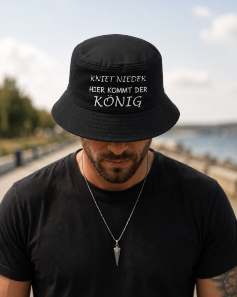 Party Hut, Bucket Hat, Fischer Hut, Hut bedruckt mit Spruch: Kniet nieder hier kommt die Königin, der König