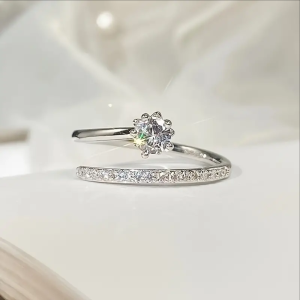 Verstellbarer Ring, Wickelring, mit glänzenden Zirkonia im Blumendesign