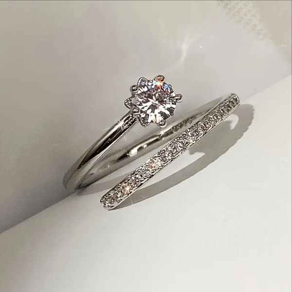 Verstellbarer Ring, Wickelring, mit glänzenden Zirkonia im Blumendesign