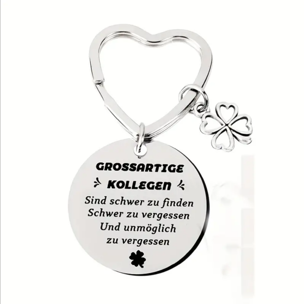 Runder Metall Schlüsselanhänger mit Kleeblatt und Gravur "Grossartige Kollegen sind schwer zu finden..." Freundschaftsgeschenk für Kollegen, mit Ring in Herzform