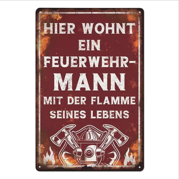 Retro-Metallschild Vintage Blechschild „Hier wohnt ein Feuerwehrmann mit der Flamme seines Lebens"