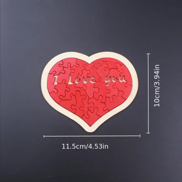 Holz Puzzle in Herzform, rot, mit Schriftzug "I love you"