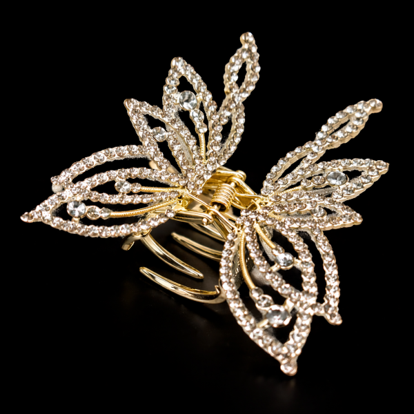 Edle Haarspange im Schmetterlingsdesign mit funkelnden Strasssteinen und Perlendetails – stilvolles Accessoire für elegante Frisuren