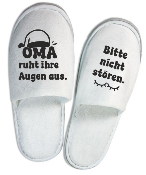 Hausschuhe, Frottee-Slipper weiß mit Motiv: Oma ruht ihre Augen aus. Bitte nicht stören.