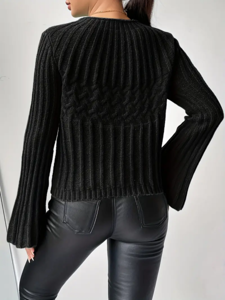 Lässiges Rundhals-Strickpullover, mit weiten Ärmel und Zopfmuster