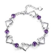 Armband mit mehreren Herzen und lila Strasssteinen