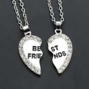 2 Stk. Halsketten mit Herzhälften "BEST FRIENDS"