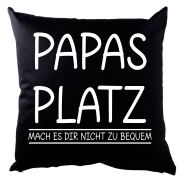 Schwarzes Kissen "Papas Platz" oder "Mamas Platz"