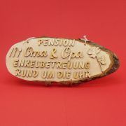 Baumscheibe naturbelassen Spruchtafel "Pension Oma & Opa"