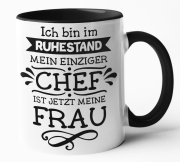 Schwarzweiße oder weiße Tasse "Ich bin im Ruhestand. Mein einziger Chef ist jetzt meine Frau."