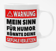 Schwarzweiße oder weiße Tasse "Warnung, mein Humor könnte deine Gefühle verletzen"