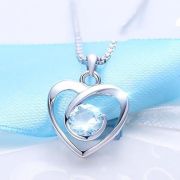 Halskette mit Herz und blauem Strassstein