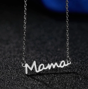Sillberfarbige Halskette mit MAMA Anhänger