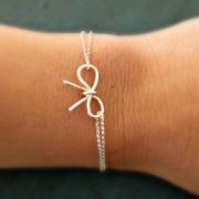 Armband mit Schleife